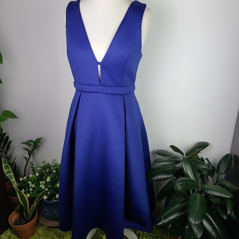 NWT | SAN JOY | DEEP V-NECK DRESS - Picture 4 of 13